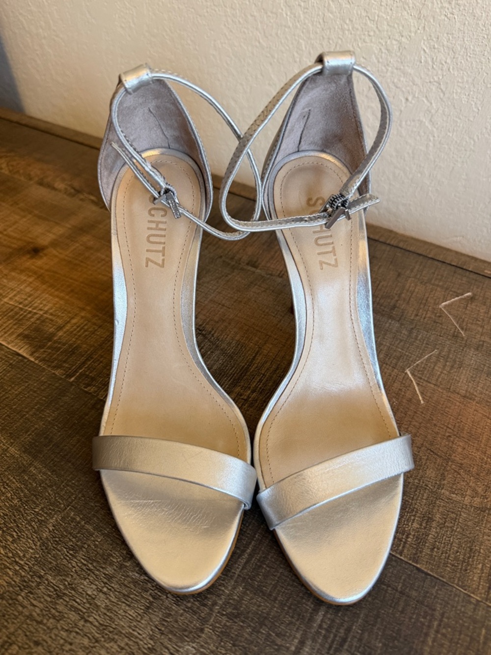 SCHUTZ CADEY-LEE METALLIC SANDAL - Picture 4 of 8